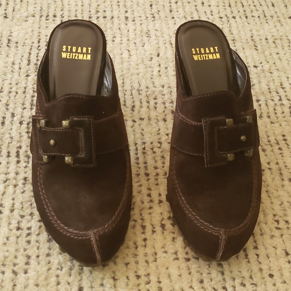 Stuart Weitzman brown suede shoe